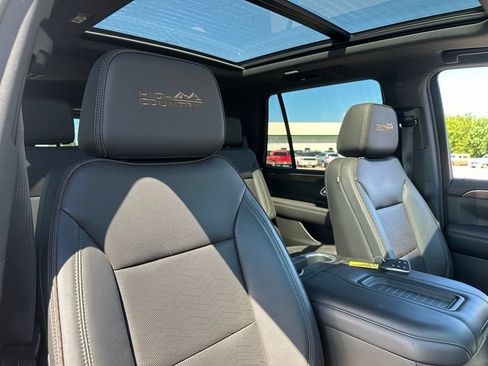 Used 2021 Chevrolet Tahoe High Country w/ Premium Package AWD/4WD image 32