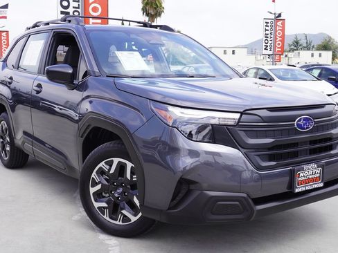 Used 2025 Subaru Forester AWD/4WD image 2