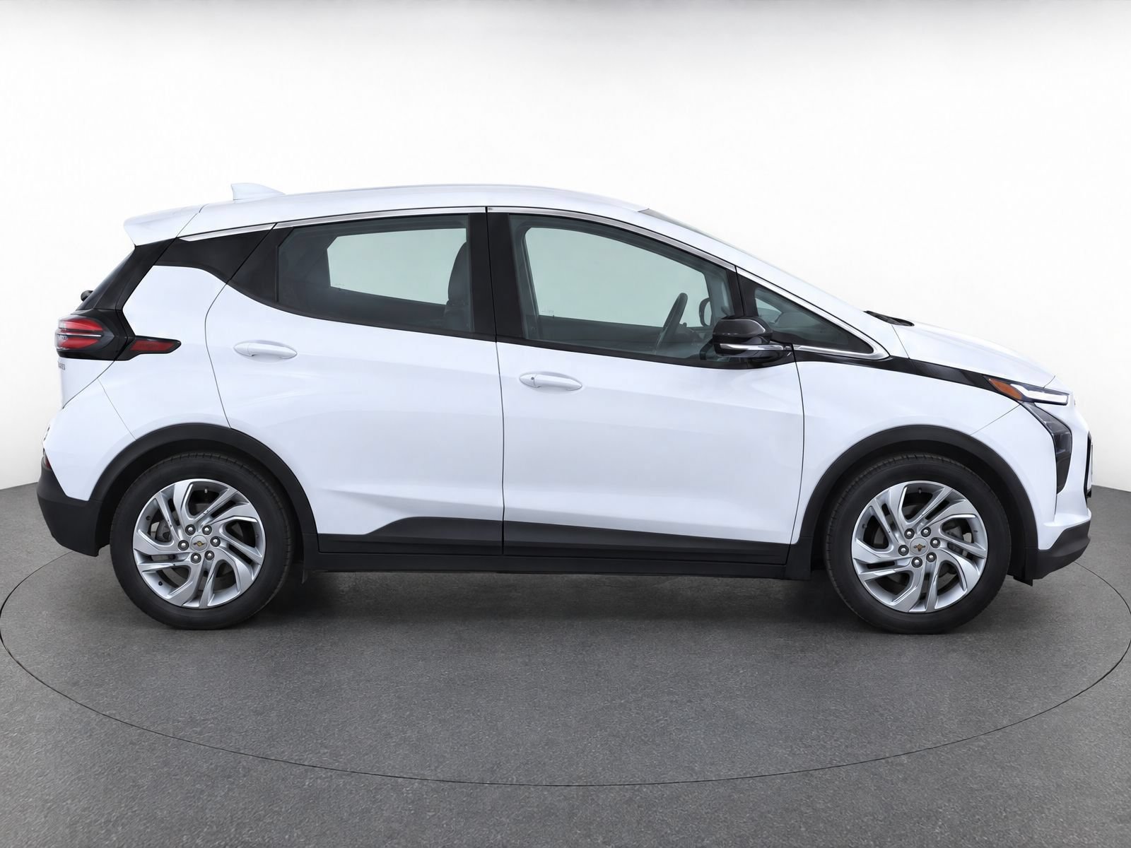 Used 2023 Chevrolet Bolt LT w/ Driver Confidence Package FWD image 8