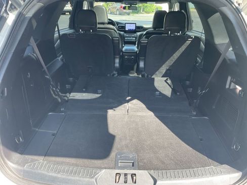 Used 2020 Ford Explorer XLT w/ Equipment Group 202A AWD/4WD image 34