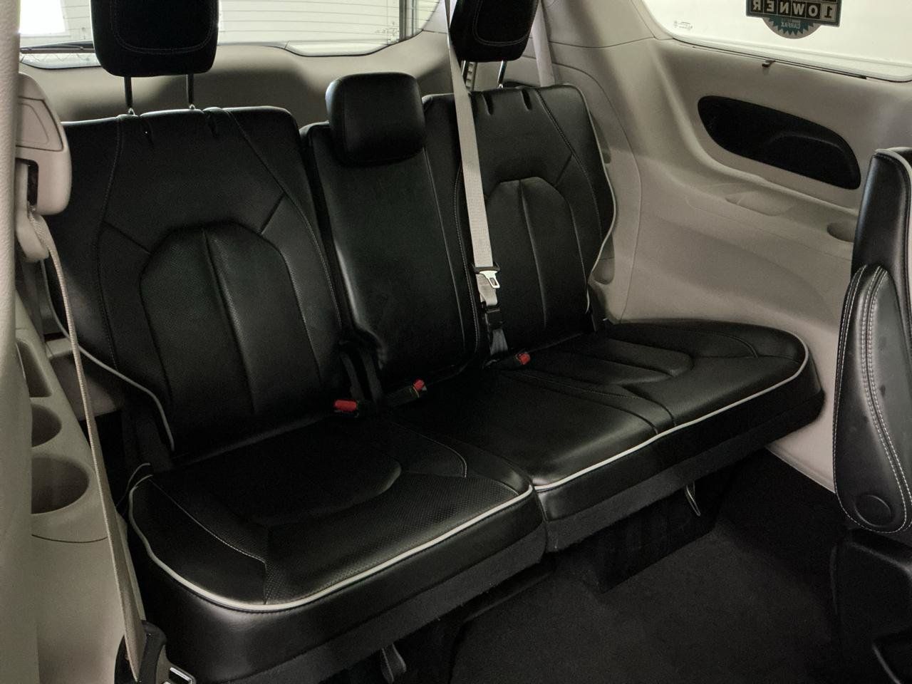 Used 2023 Chrysler Pacifica Limited FWD image 13
