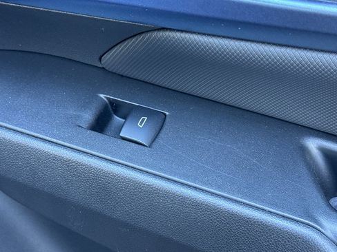 Used 2025 Chevrolet Equinox EV LT w/ Convenience Package image 22