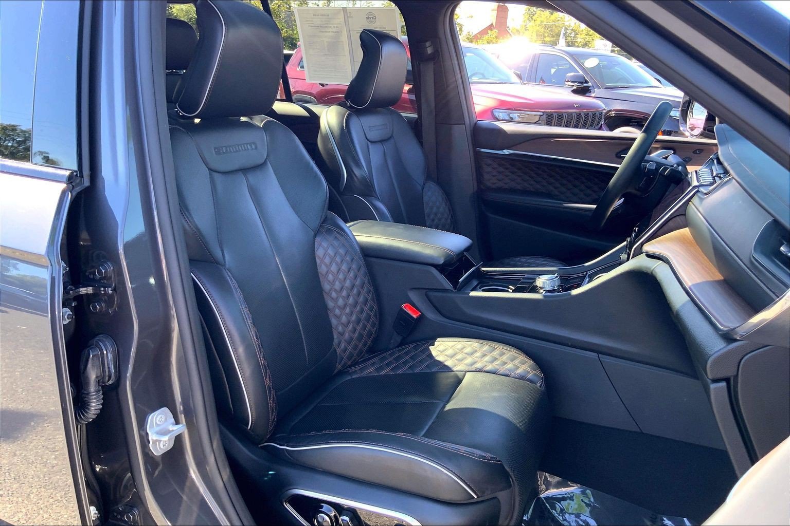 Certified 2025 Jeep Grand Cherokee Summit w/ Obsidian Package AWD/4WD image 7