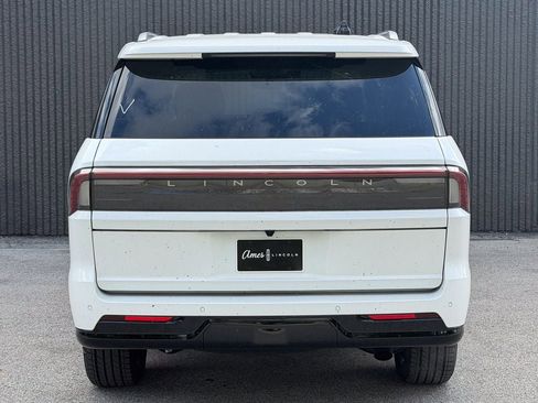 New 2026 Lincoln Navigator L Premier AWD/4WD image 6