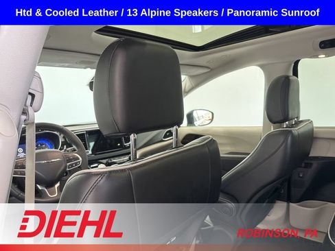 Used 2023 Chrysler Pacifica Limited FWD image 22