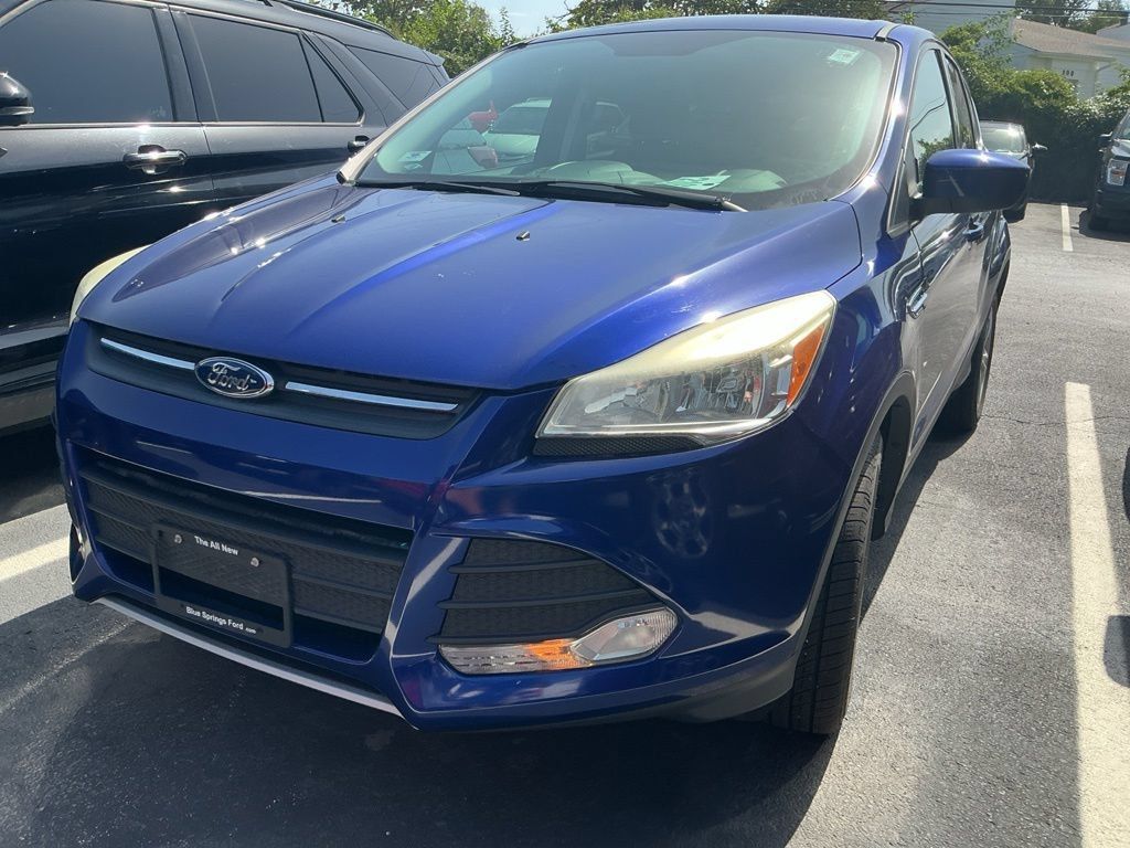 Used 2015 Ford Escape SE FWD image 2