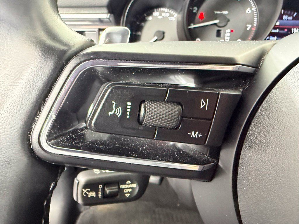 Certified 2023 Porsche Macan AWD/4WD image 27