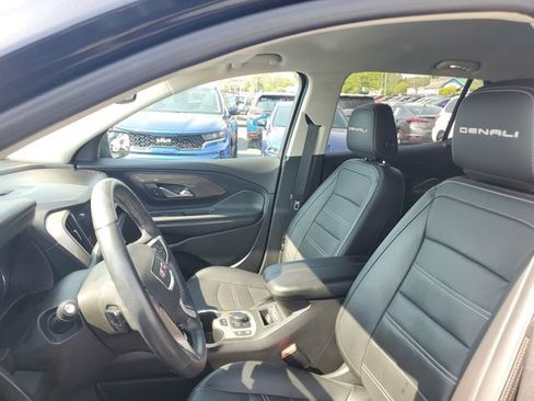 Certified 2022 GMC Terrain Denali w/ Denali Premium Package AWD/4WD image 18