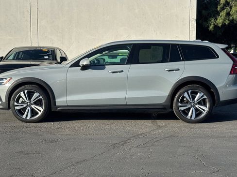 Used 2025 Volvo V60 B5 Cross Country Plus AWD/4WD image 5