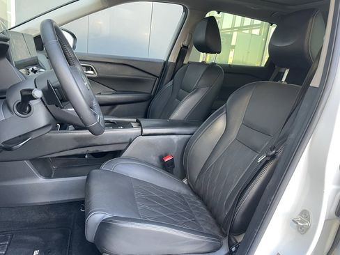 Used 2024 Nissan Rogue Platinum w/ Platinum Premium Package image 11