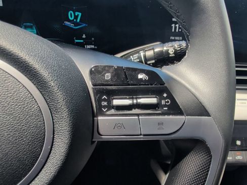 Used 2025 Hyundai Elantra Limited FWD image 19