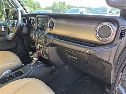 Used 2018 Jeep Wrangler Unlimited Rubicon AWD/4WD image 41
