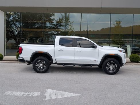 Used 2025 GMC Canyon AT4 AWD/4WD image 8
