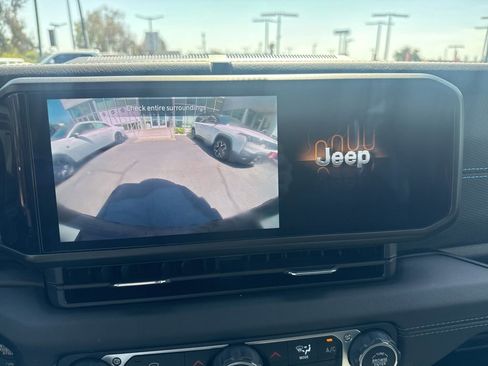 Used 2024 Jeep Wrangler Unlimited Rubicon 4xe AWD/4WD image 22