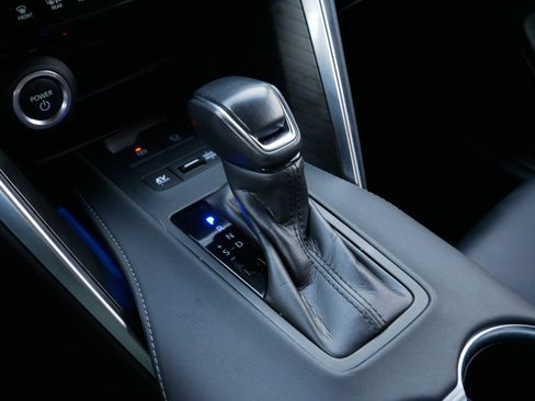 Used 2024 Toyota Venza XLE image 29