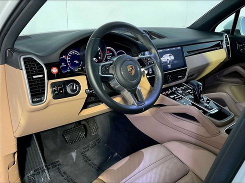Certified 2021 Porsche Cayenne AWD/4WD image 4
