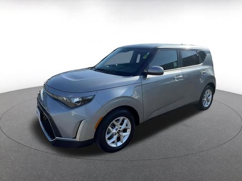Used 2025 Kia Soul LX w/ LX Technology Package image 8