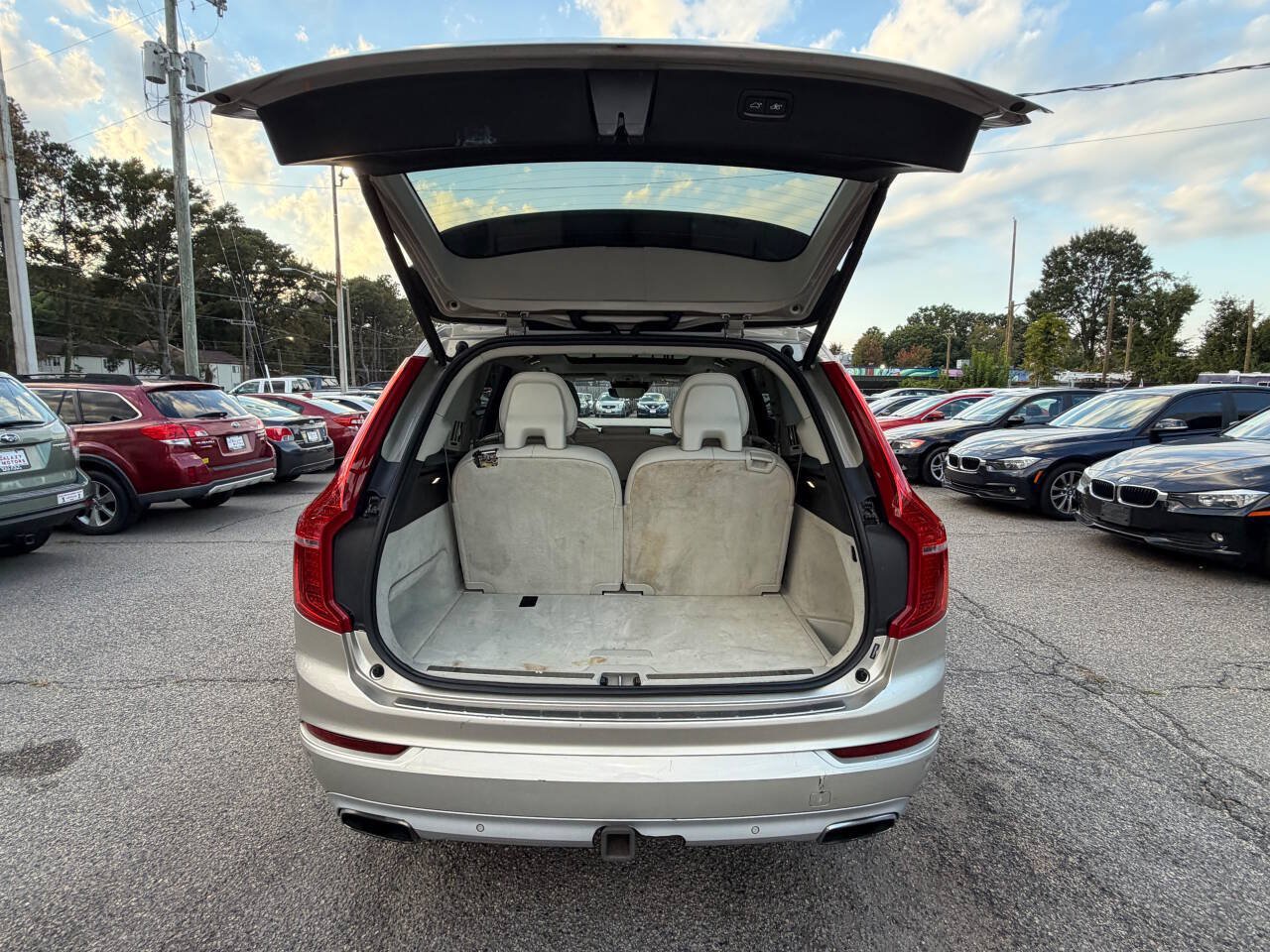 Used 2016 Volvo XC90 T6 Momentum w/ Momentum Plus Package AWD/4WD image 16