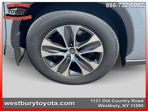 Used 2021 Toyota Highlander XLE AWD/4WD image 11