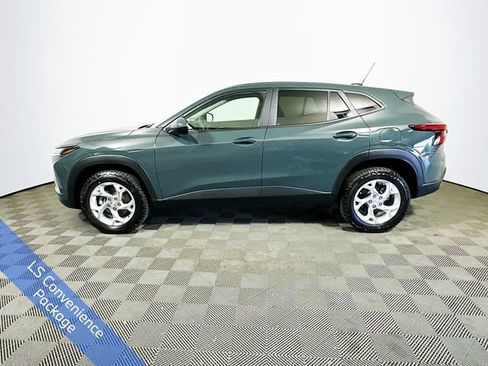 Used 2025 Chevrolet Trax LS w/ LS Convenience Package FWD image 5
