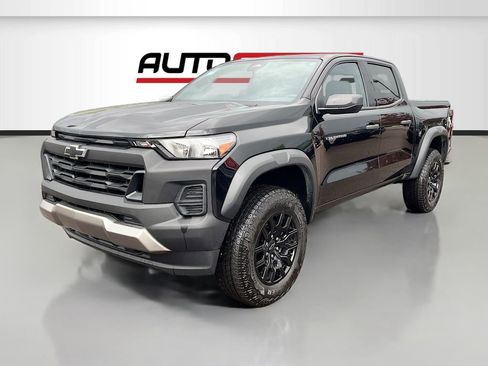 Used 2024 Chevrolet Colorado Trail Boss w/ Advanced Trailering Package AWD/4WD image 3