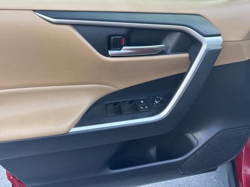 Used 2021 Toyota RAV4 XLE image 13