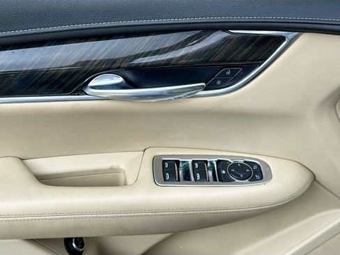 Used 2019 Cadillac XT5 FWD image 19