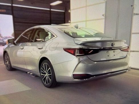 Used 2022 Lexus ES 300h w/ Premium Package FWD image 4
