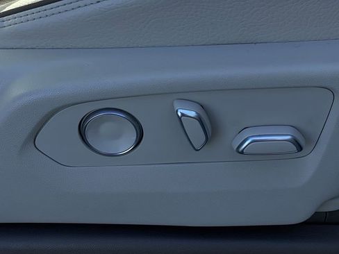 Used 2023 GMC Yukon Denali image 44