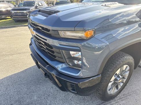 Used 2024 Chevrolet Silverado 2500 Custom w/ Custom Convenience Package image 10