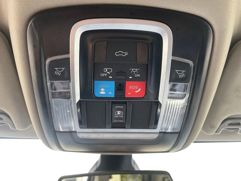 Used 2024 RAM 2500 Laramie AWD/4WD image 33