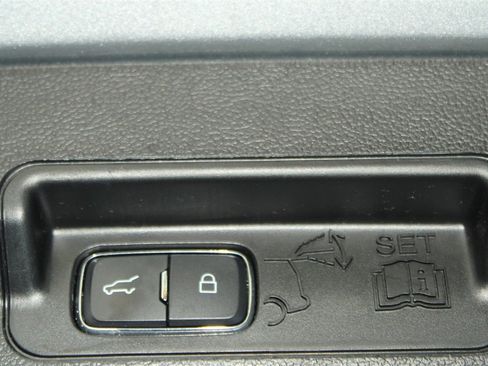 Used 2020 Ford Explorer XLT w/ Comfort Package image 33