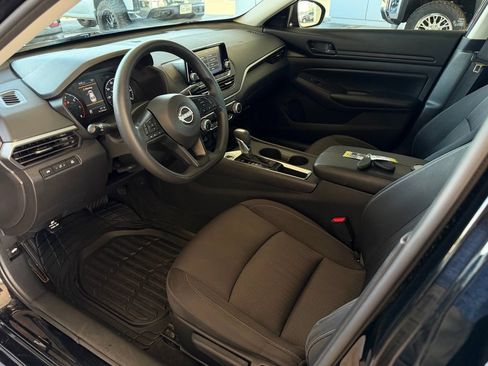 Used 2024 Nissan Altima 2.5 S FWD image 9