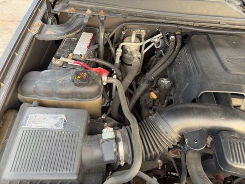 Used 2012 Cadillac Escalade Luxury image 31