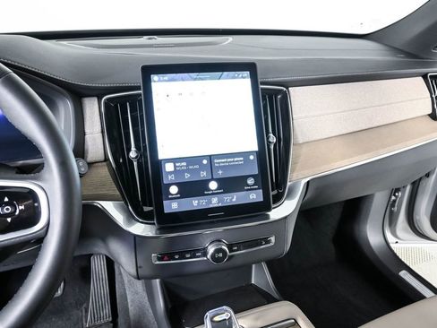 Certified 2025 Volvo XC90 B5 Plus AWD/4WD image 15
