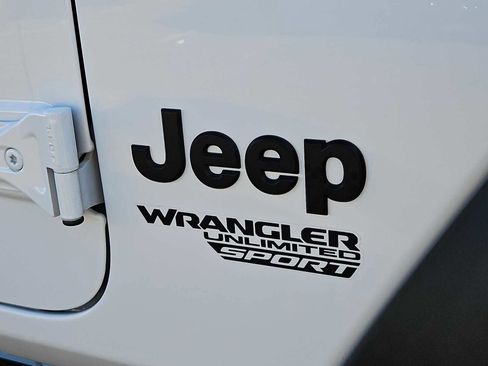 Used 2021 Jeep Wrangler Unlimited Sport S image 12