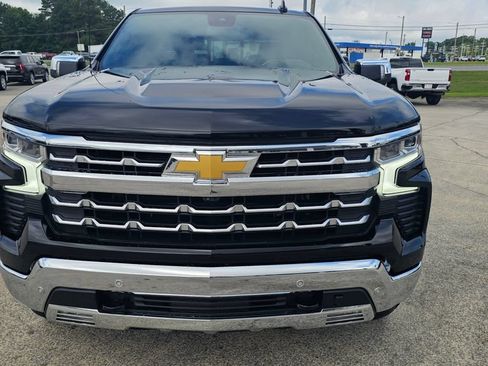 Used 2024 Chevrolet Silverado 1500 LTZ AWD/4WD image 2