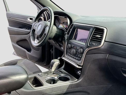 Used 2019 Jeep Grand Cherokee Laredo AWD/4WD image 5