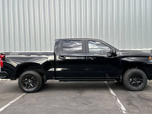 Used 2025 Chevrolet Silverado 1500 LT Trail Boss w/ LT Trail Boss Premium Package AWD/4WD image 3