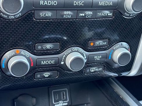 Used 2019 Nissan Pathfinder SL image 19