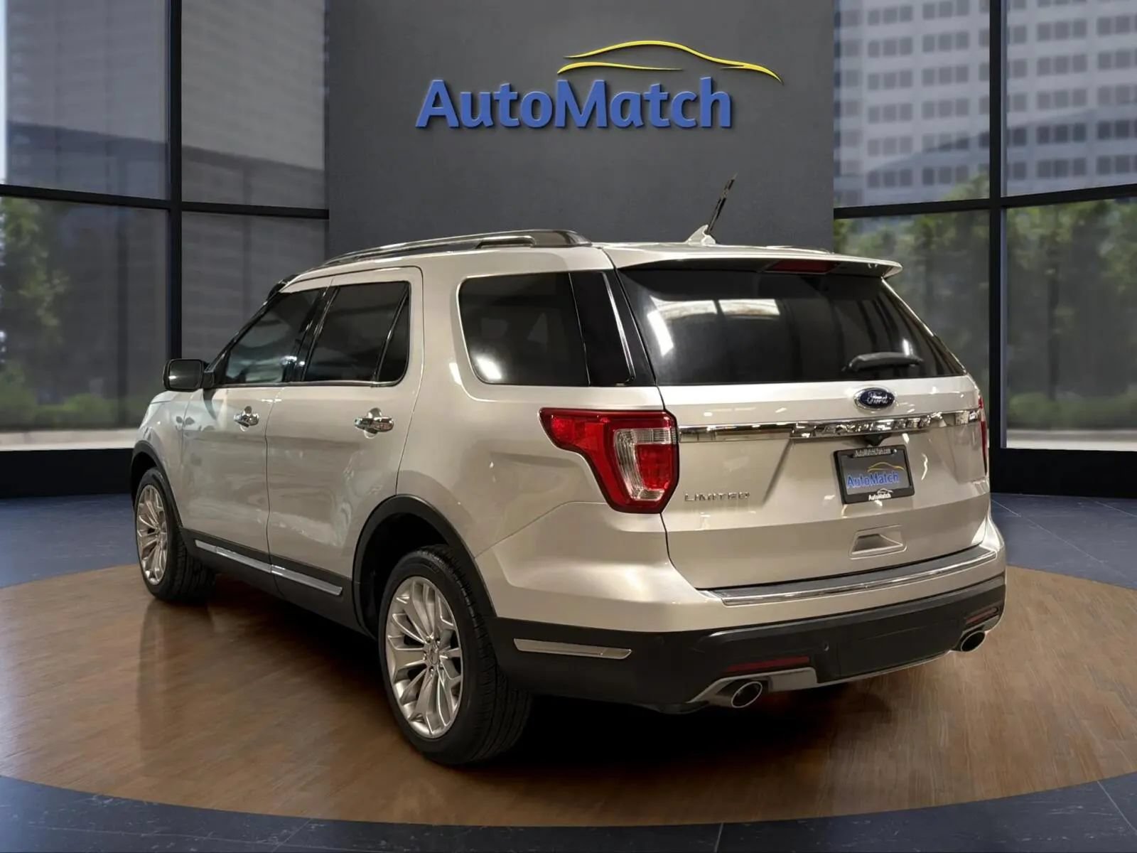 Used 2019 Ford Explorer Limited w/ Class III Trailer Tow Package FWD image 9