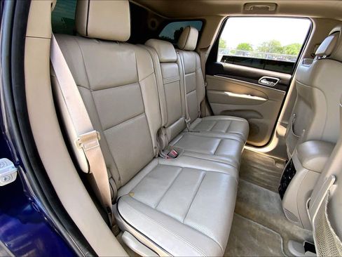 Used 2015 Jeep Grand Cherokee Overland w/ Advanced Technology Group RWD image 19