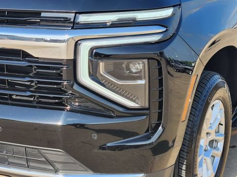 Used 2025 Chevrolet Suburban LS RWD image 16