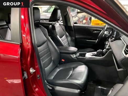 Used 2022 Toyota RAV4 XLE Premium image 9
