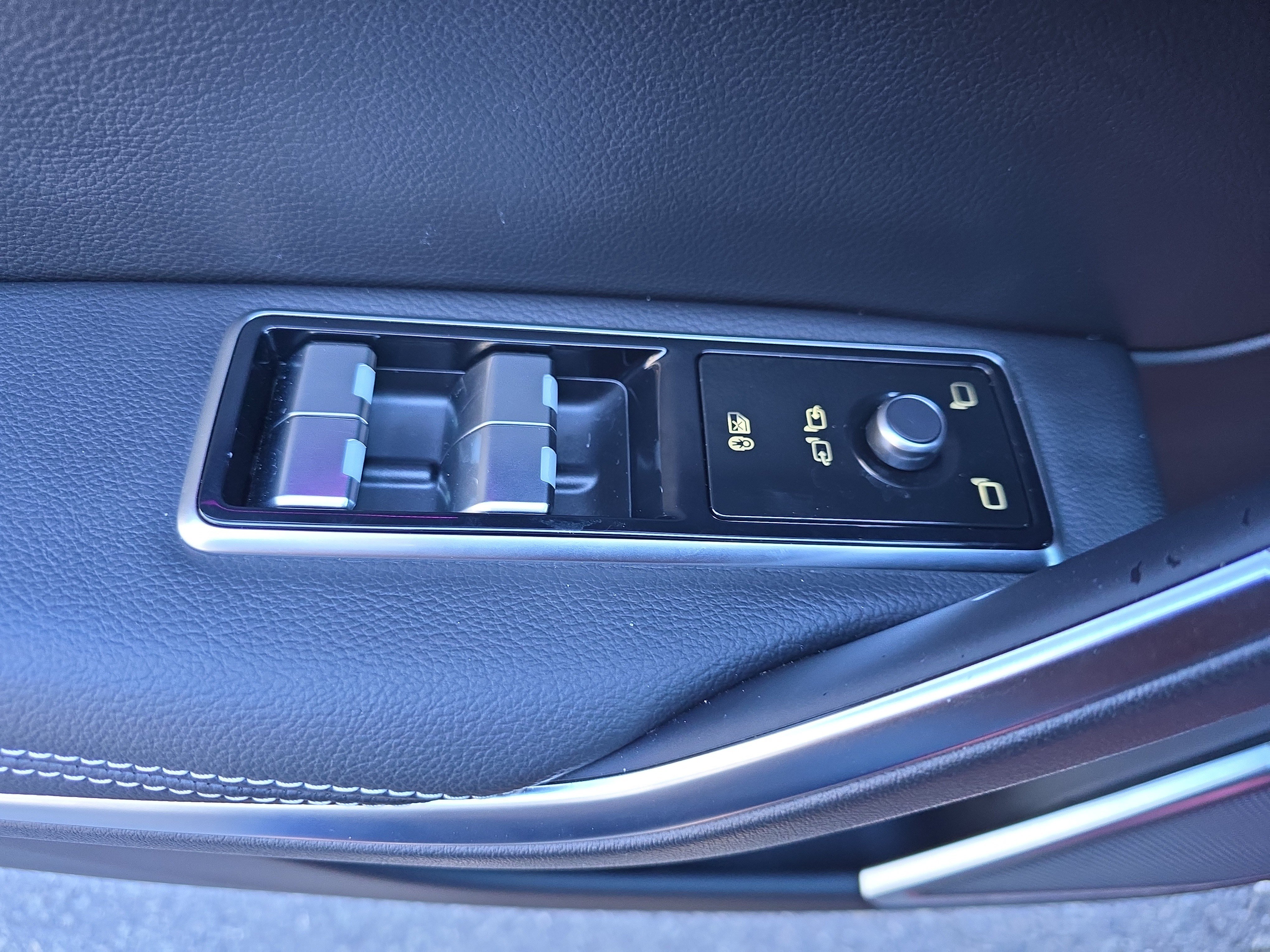Used 2025 Jaguar F-PACE R-Dynamic S AWD/4WD image 14