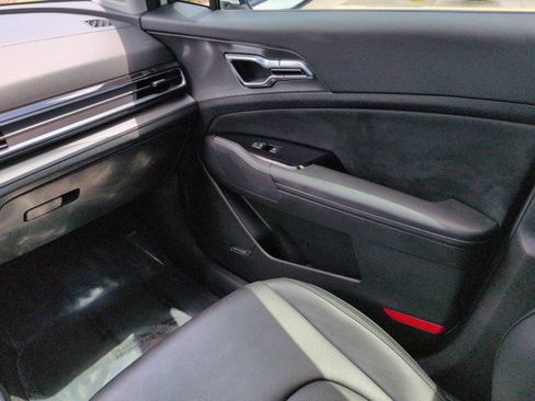 Used 2025 Kia Sportage SX FWD image 17