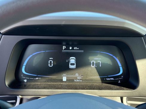 Used 2024 Hyundai Elantra SE image 30