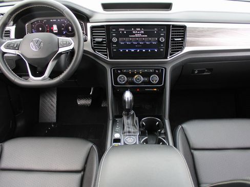 Certified 2023 Volkswagen Atlas Cross Sport SE image 19