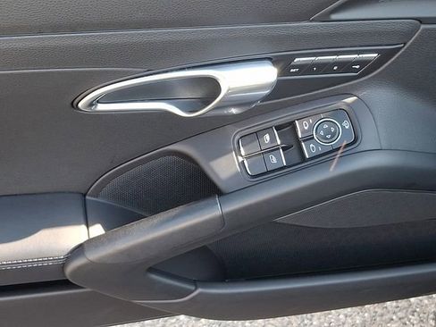 Used 2022 Porsche 718 Boxster S RWD image 17