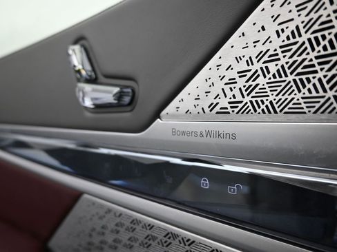 Used 2023 BMW 760i xDrive image 39